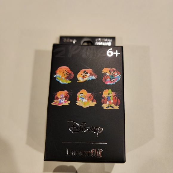 Loungefly Disney Mickey Mouse & Friends Goofy Sunset Beach Blind Box Pin Opened - Picture 3 of 11